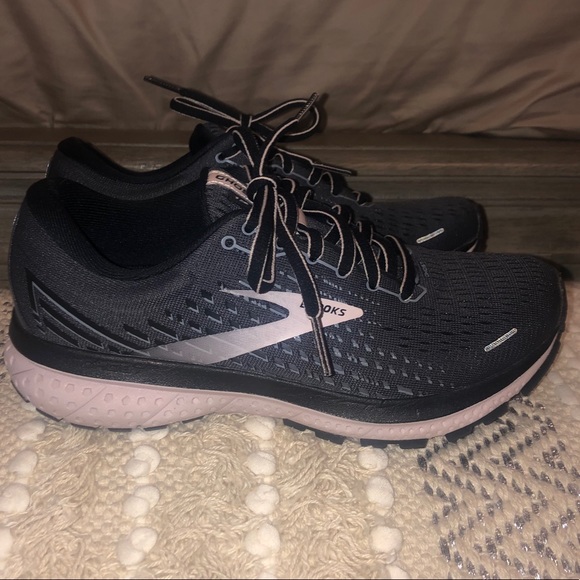 Brooks Shoes - Brooks Ghost tennis shoe